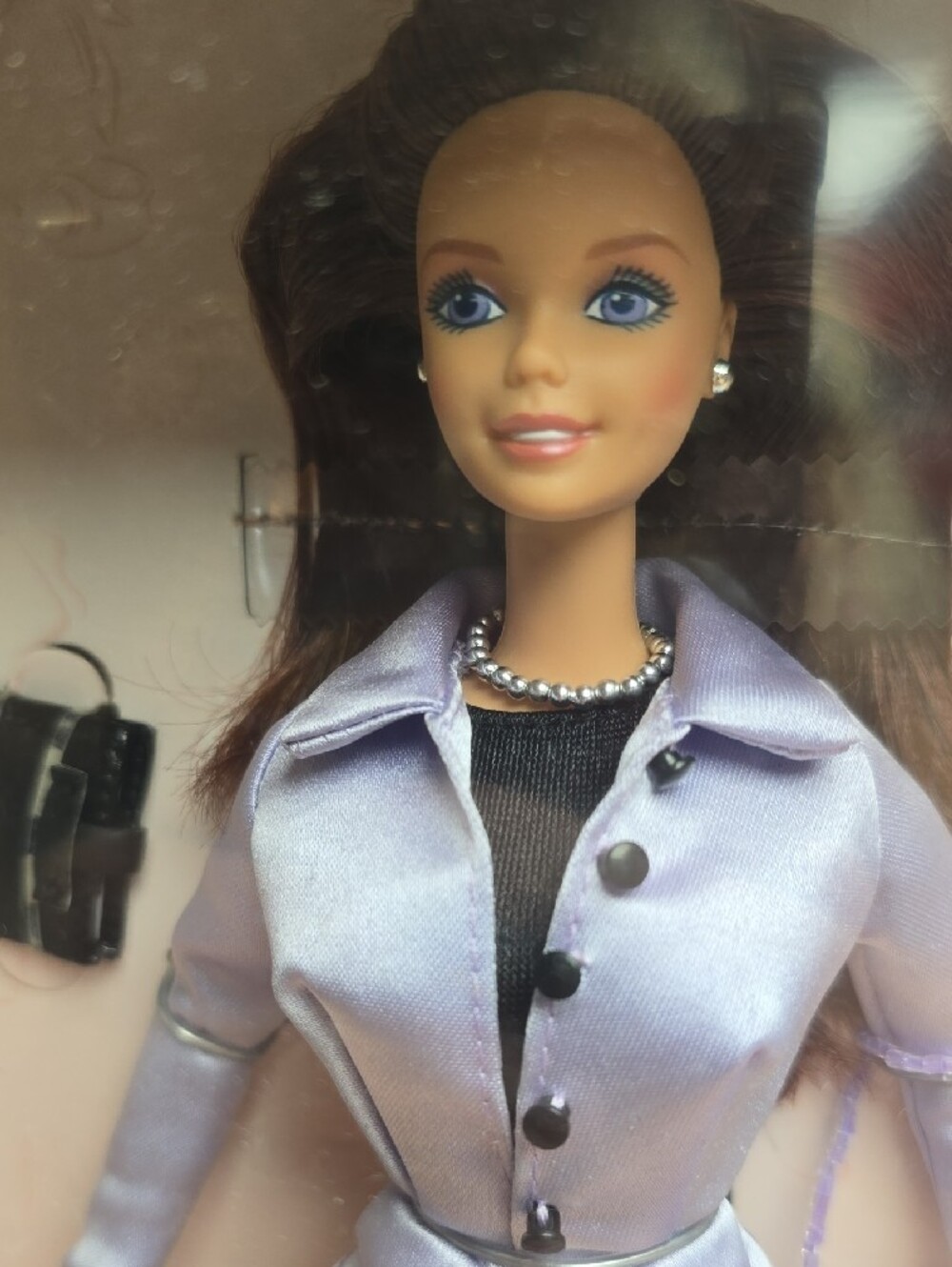 Barbie Millieint Roberts Collection Perfectly Suited Doll 1997 - Picture 4 of 11